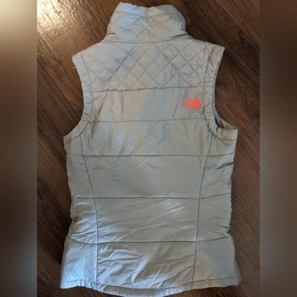 The North Face - Lightweight Quilted Plush Puff Vest C645 | XS | Gray & Red Logo - Picture 7 of 14